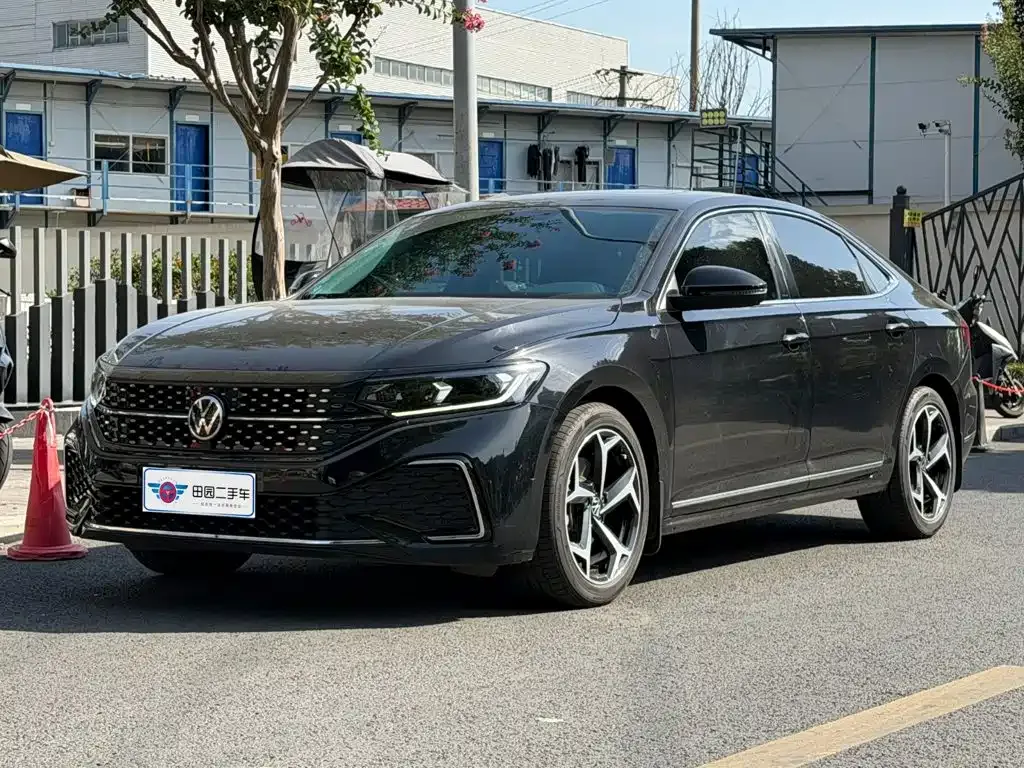 Volkswagen Passat — фото 1