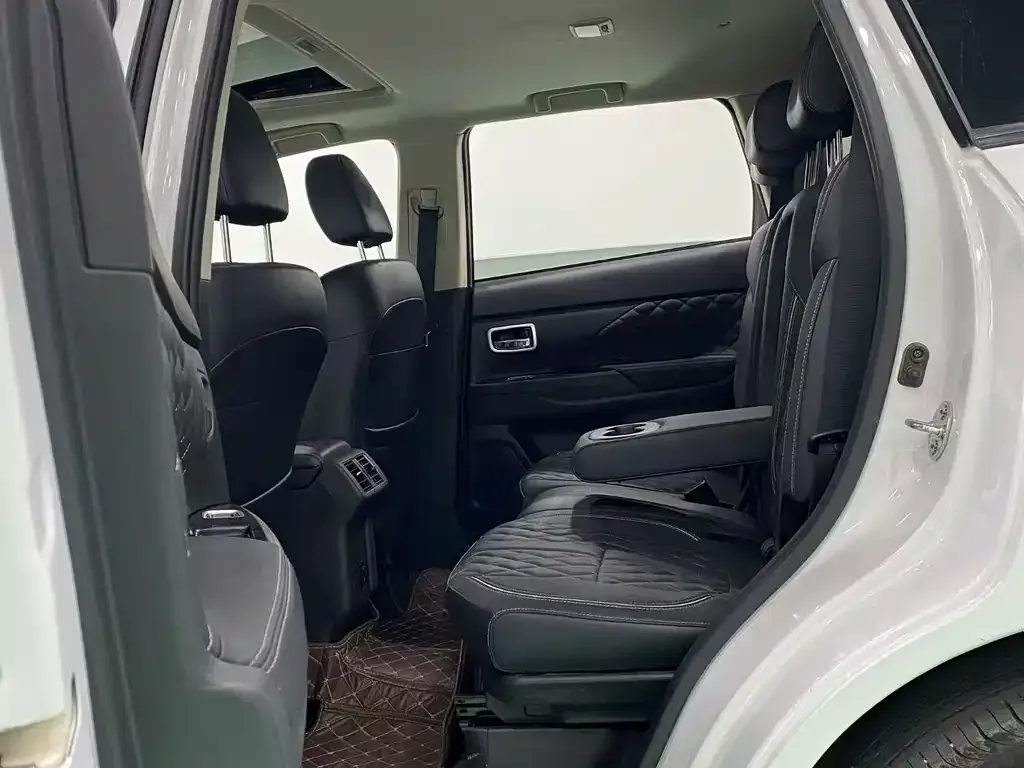 Mitsubishi Outlander 2022 из CN, фото 6