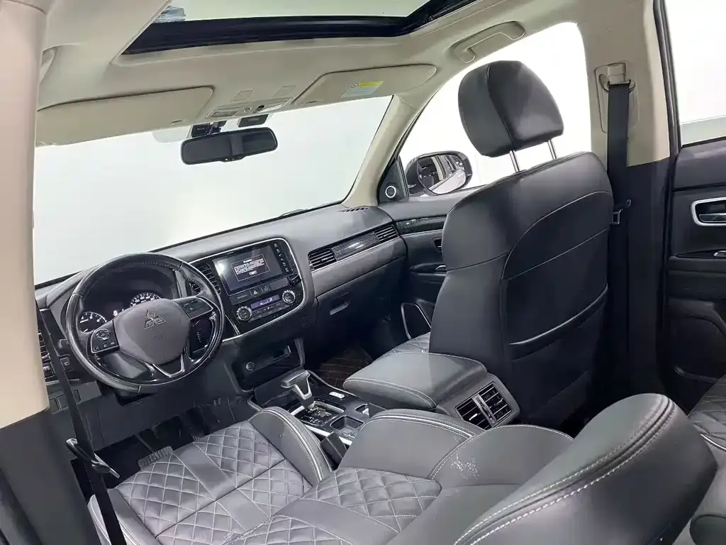 Mitsubishi Outlander 2022 из CN, фото 4