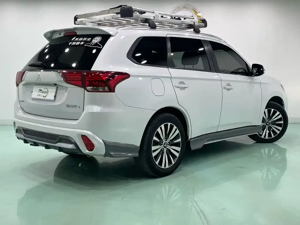 Mitsubishi Outlander 2022 из CN, фото 7