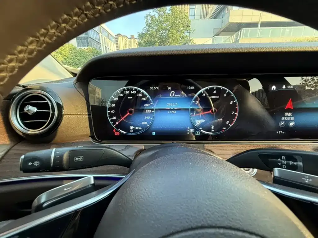 Mercedes-Benz E-Class — фото 4