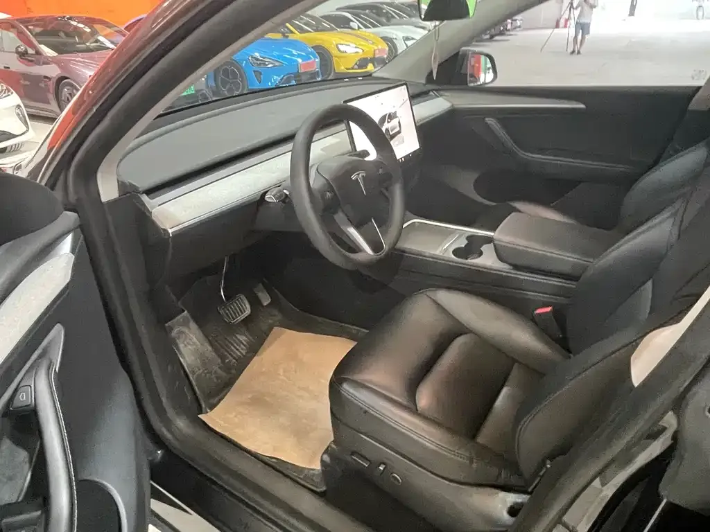 Tesla Model Y — фото 4