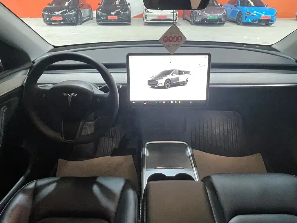 Tesla Model Y — фото 2