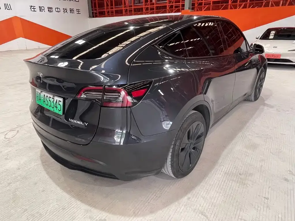 Tesla Model Y — фото 7