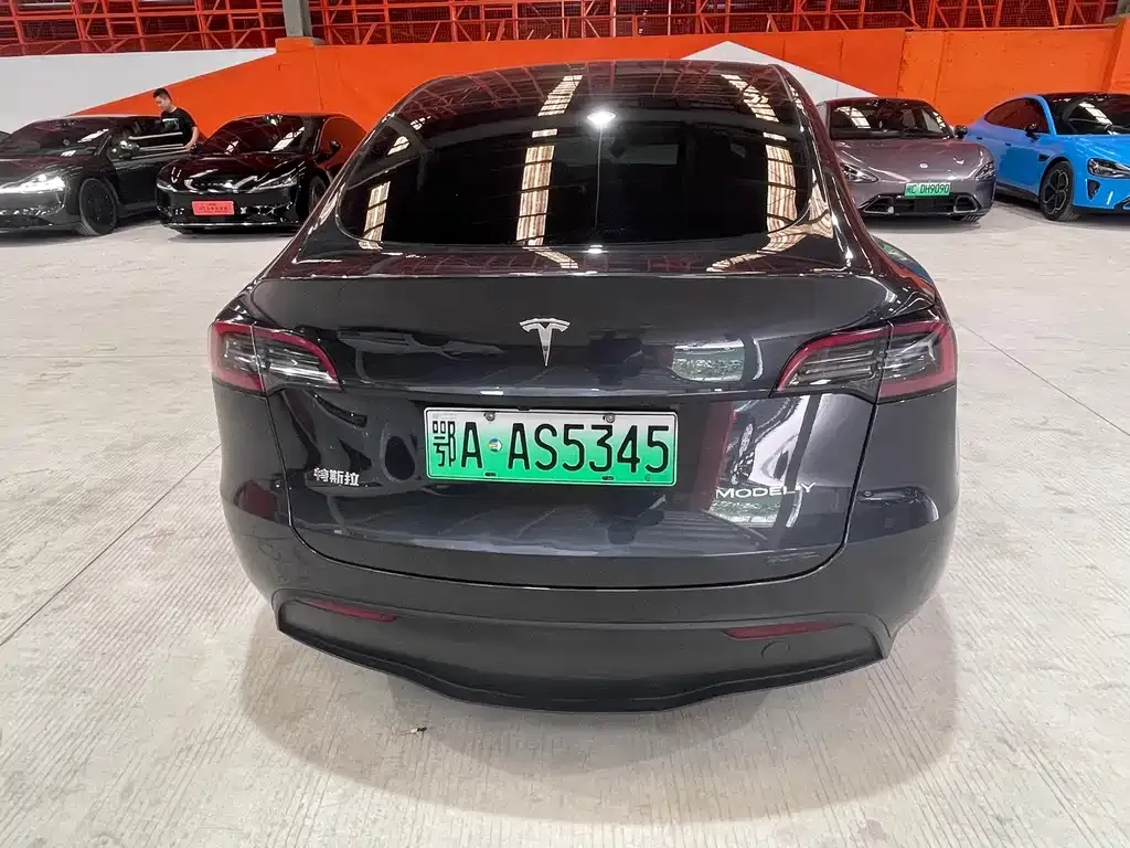 Tesla Model Y — фото 8