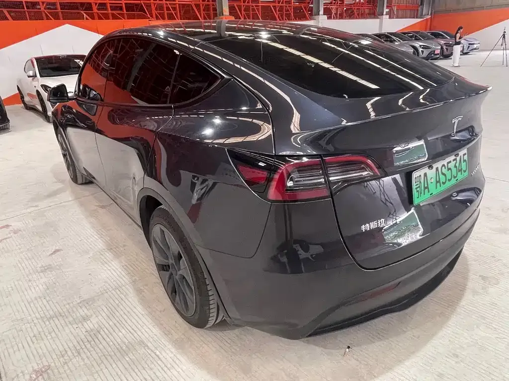 Tesla Model Y — фото 5