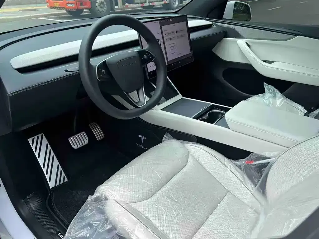 Tesla Model Y L — фото 3