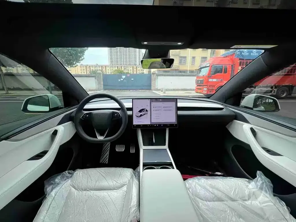 Tesla Model Y L — фото 7
