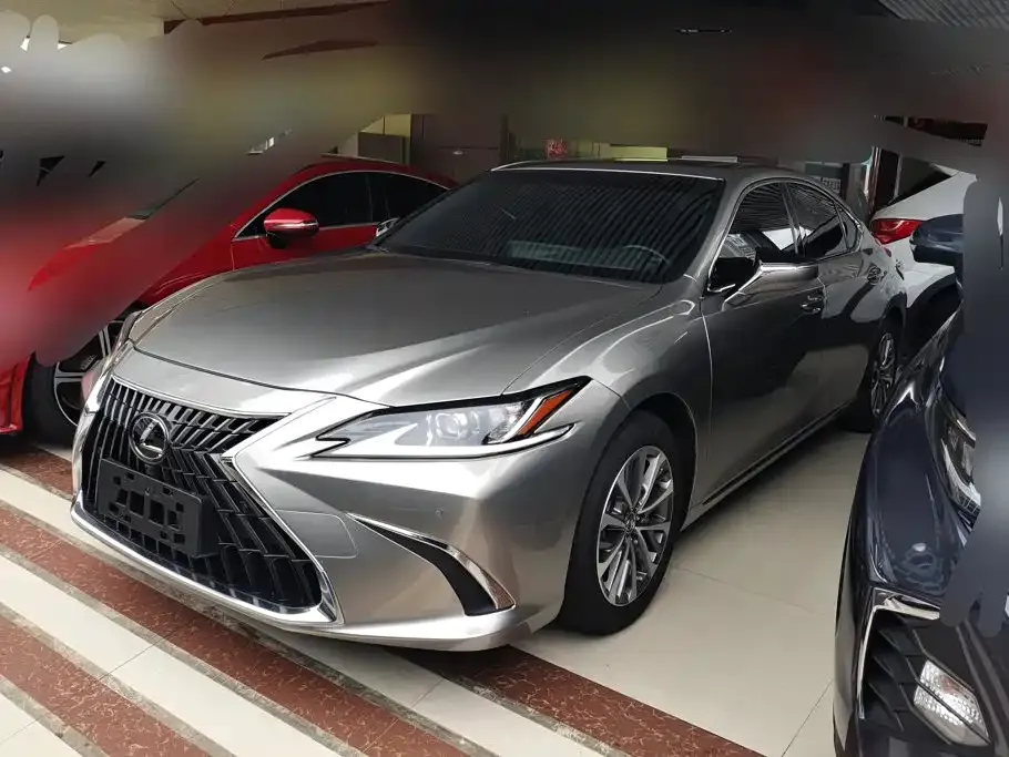 Lexus ES — фото 1