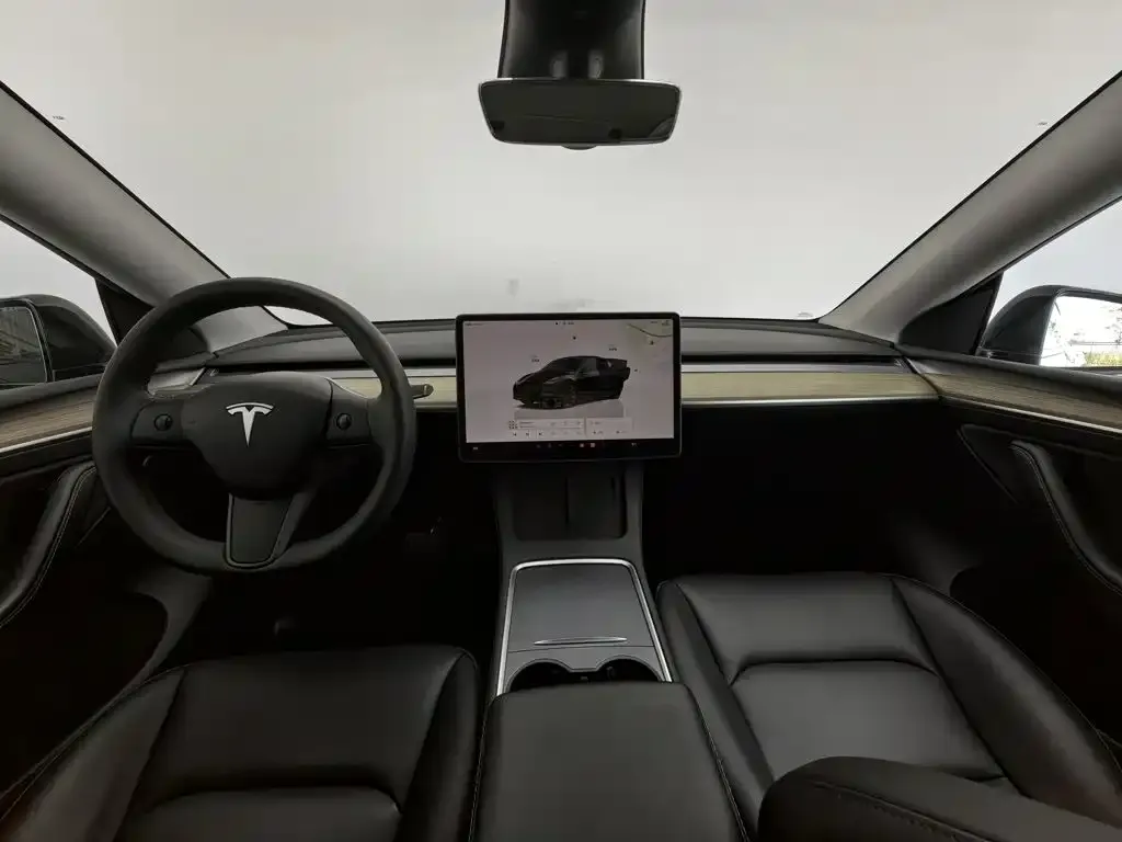 Tesla Model Y — фото 6