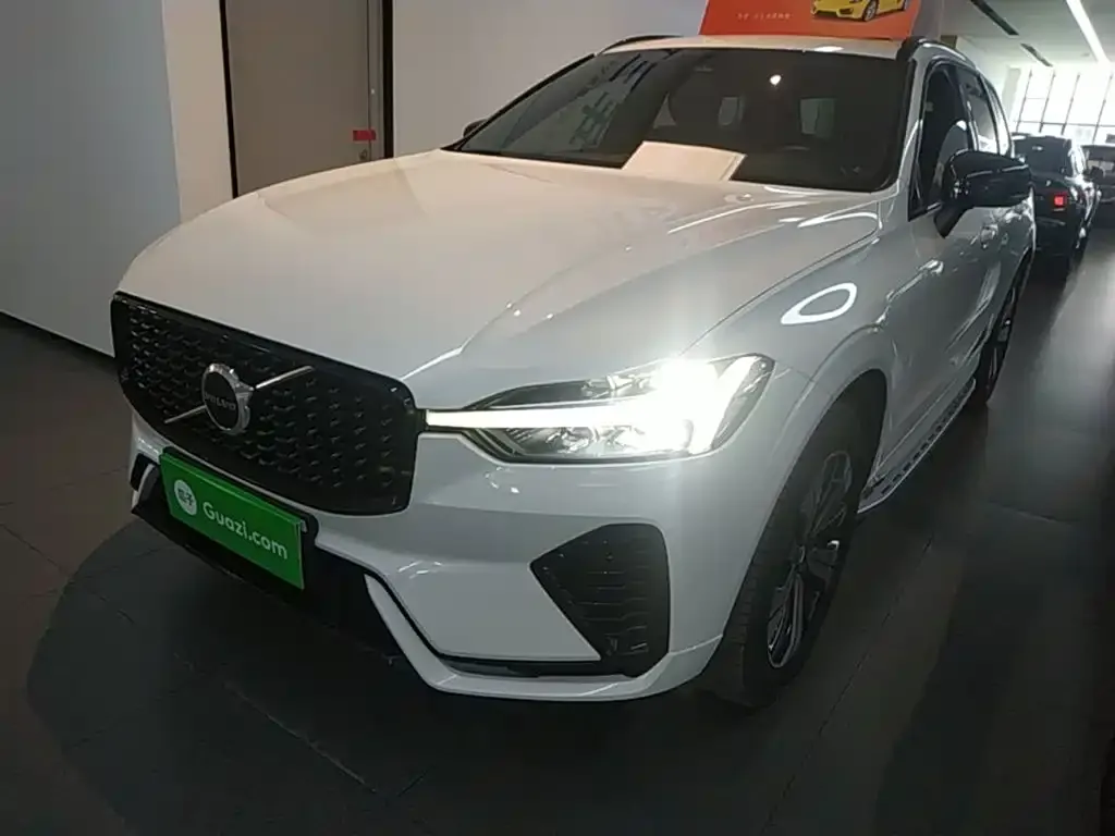 Volvo XC60 — фото 1