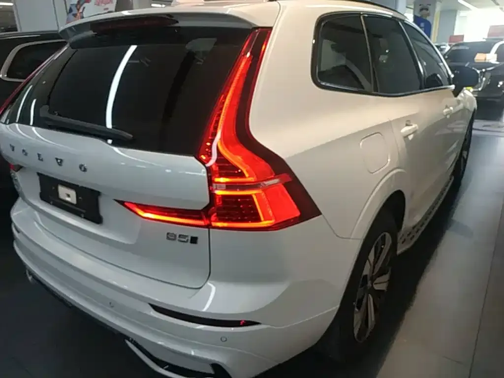 Volvo XC60 — фото 9
