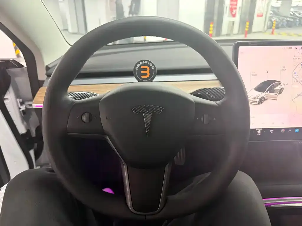Tesla Model 3 — фото 4
