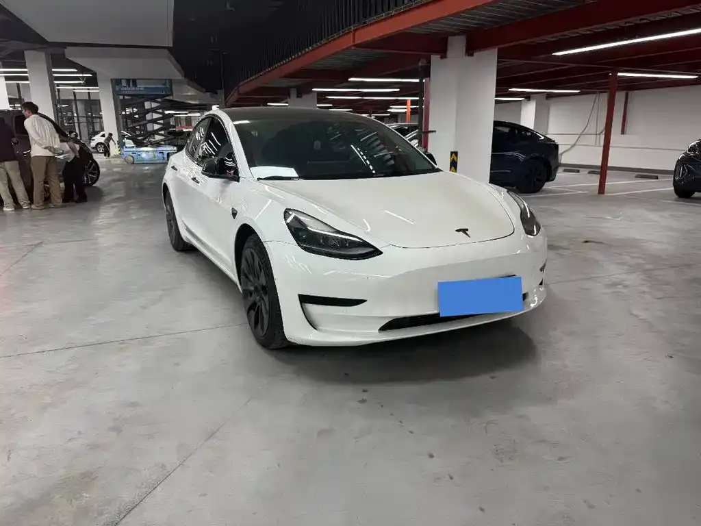 Tesla Model 3 — фото 10