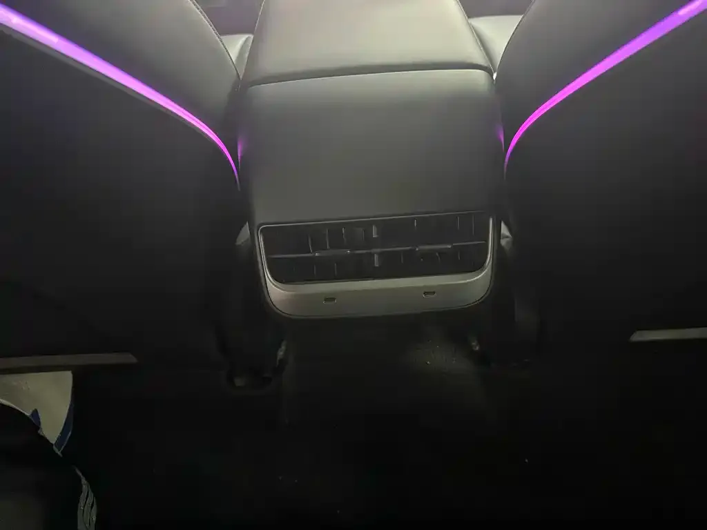 Tesla Model 3 — фото 3