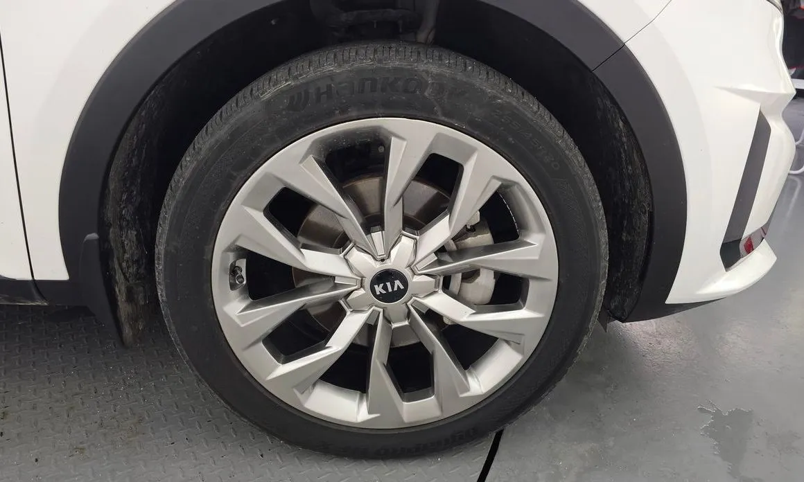 Kia Sorento — фото 7