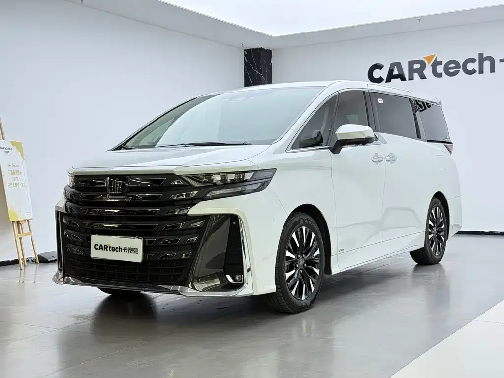 Toyota Vellfire — фото 1