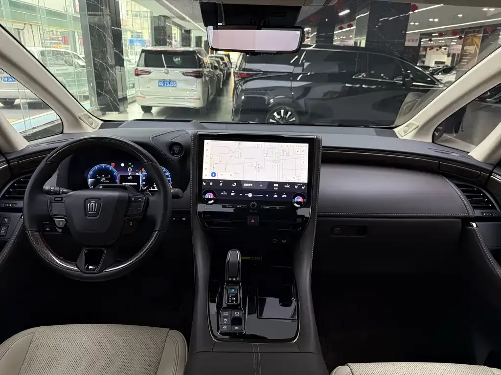 Toyota Vellfire — фото 3
