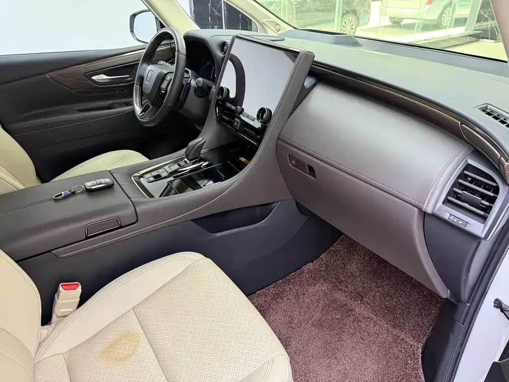 Toyota Vellfire — фото 10