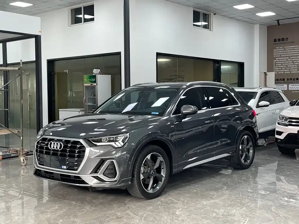 Audi Q3 — фото 1