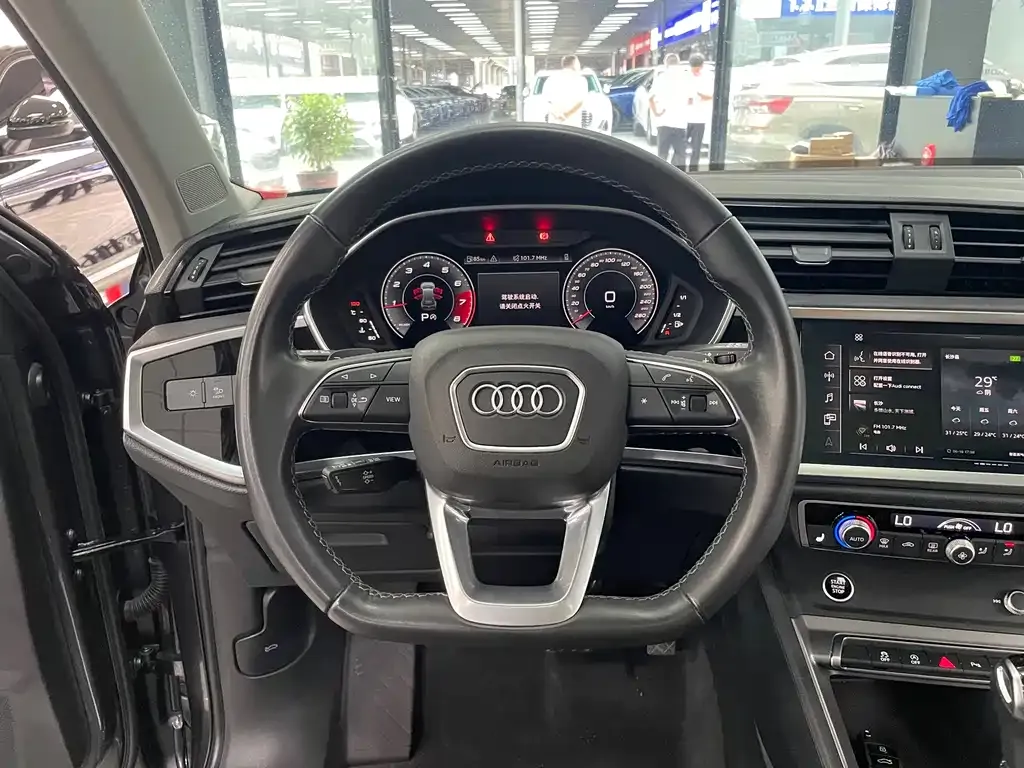 Audi Q3 — фото 7