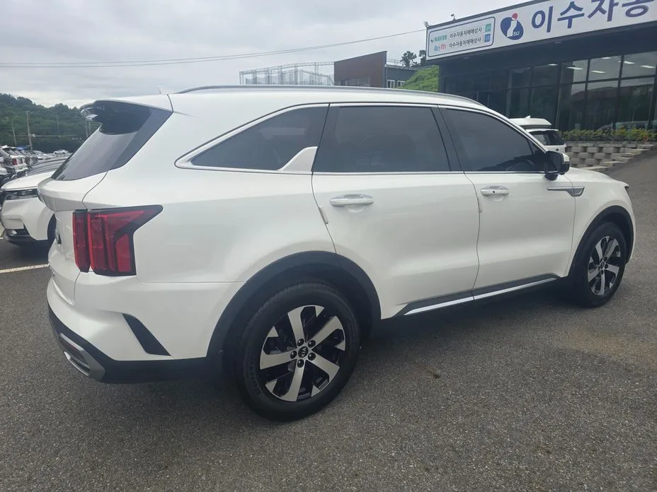 Kia Sorento — фото 8