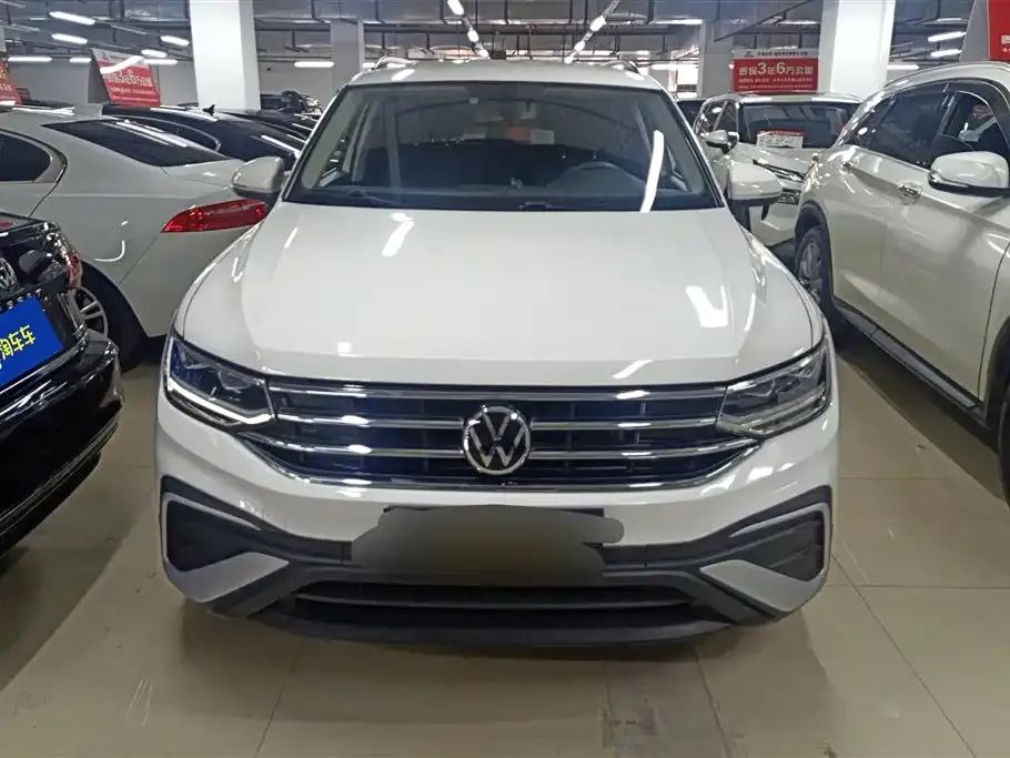 Volkswagen Tiguan L — фото 10