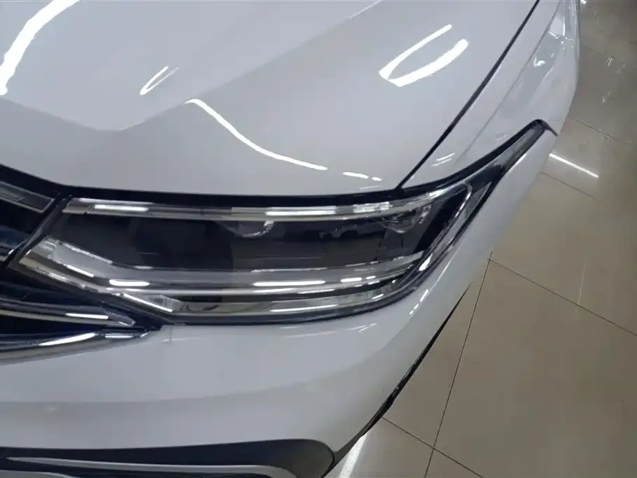 Volkswagen Tiguan L — фото 3