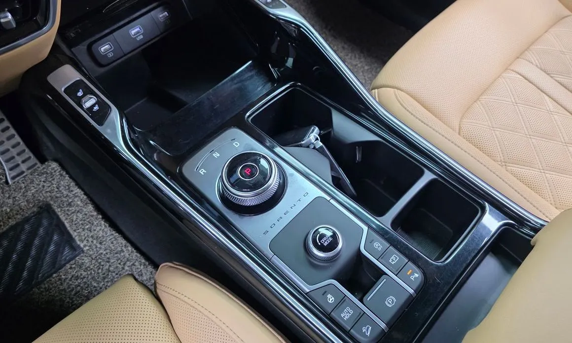 Kia Sorento — фото 6