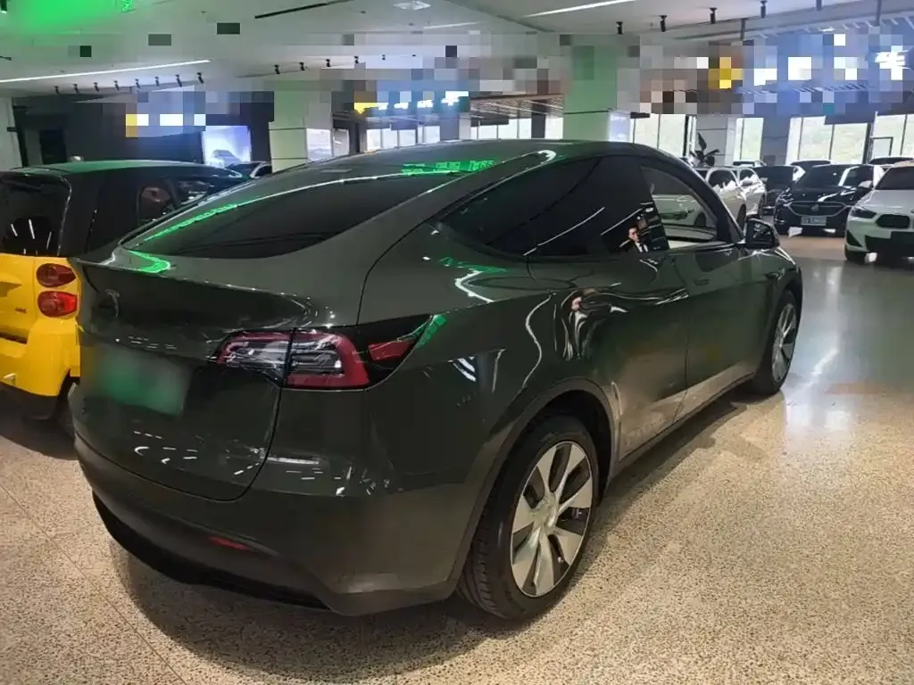 Tesla Model Y — фото 8