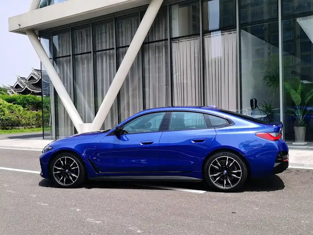 BMW i4 — фото 4