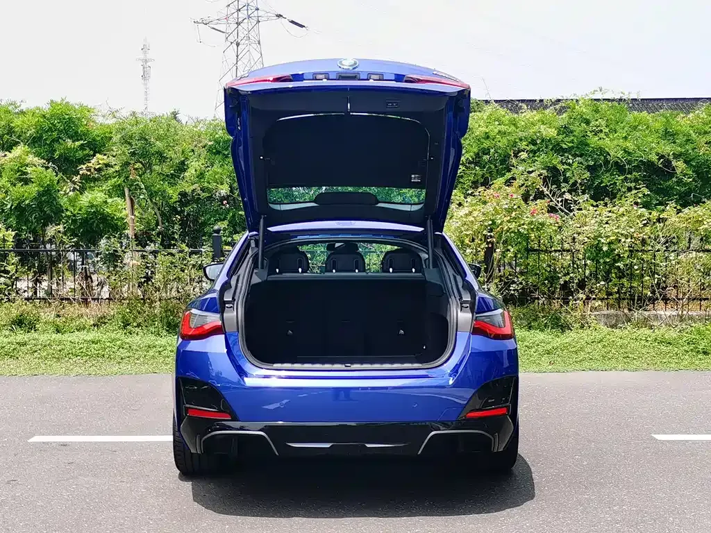 BMW i4 — фото 10