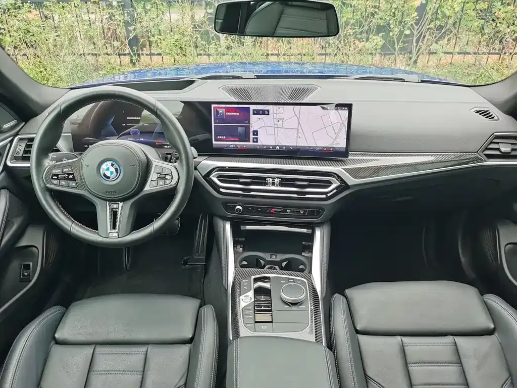BMW i4 — фото 8