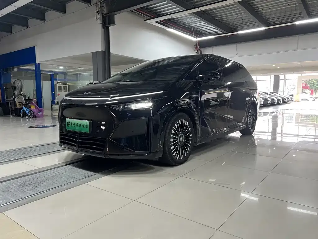 XPeng X9 — фото 4