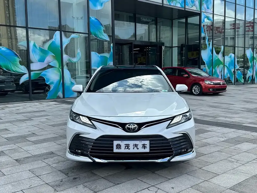 Toyota Camry — фото 9