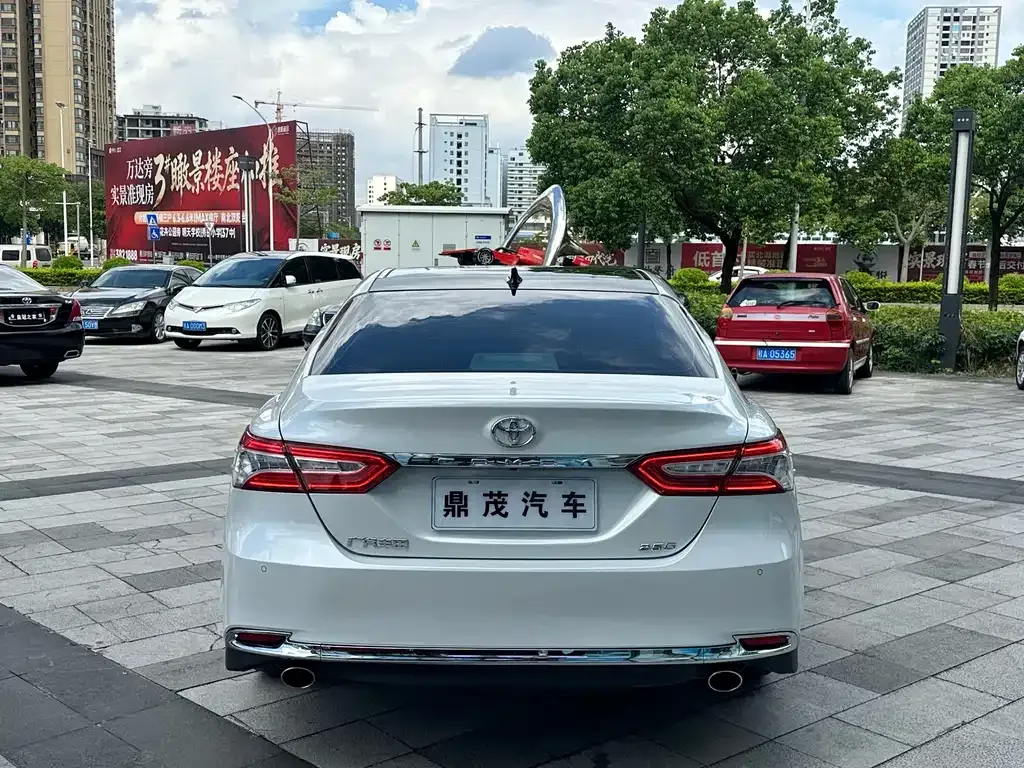 Toyota Camry — фото 8