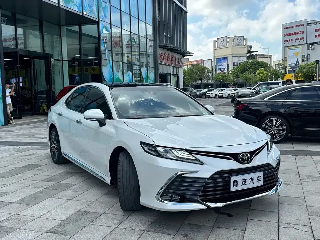 Toyota Camry — фото 6