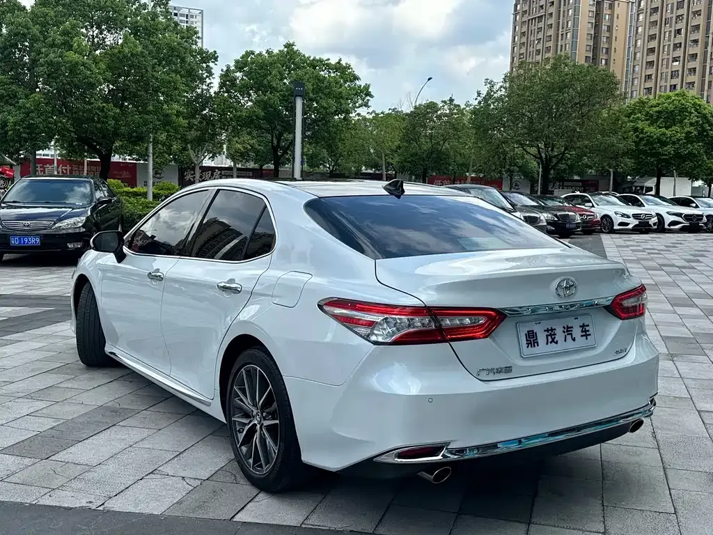 Toyota Camry — фото 7