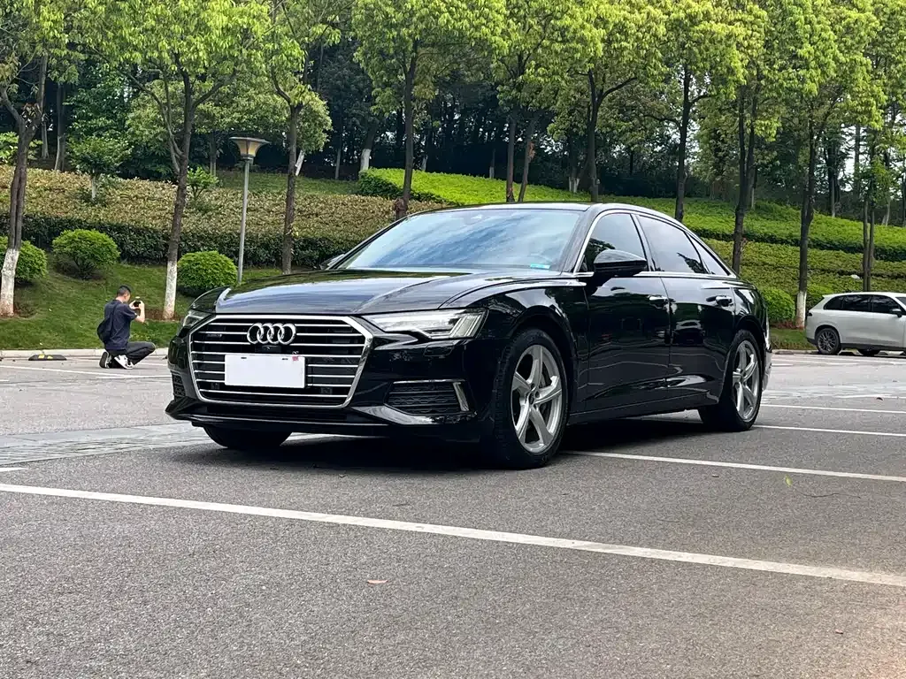 Audi A6L — фото 1