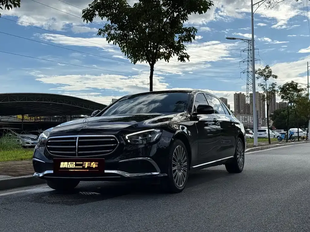 Mercedes-Benz E-Class — фото 1