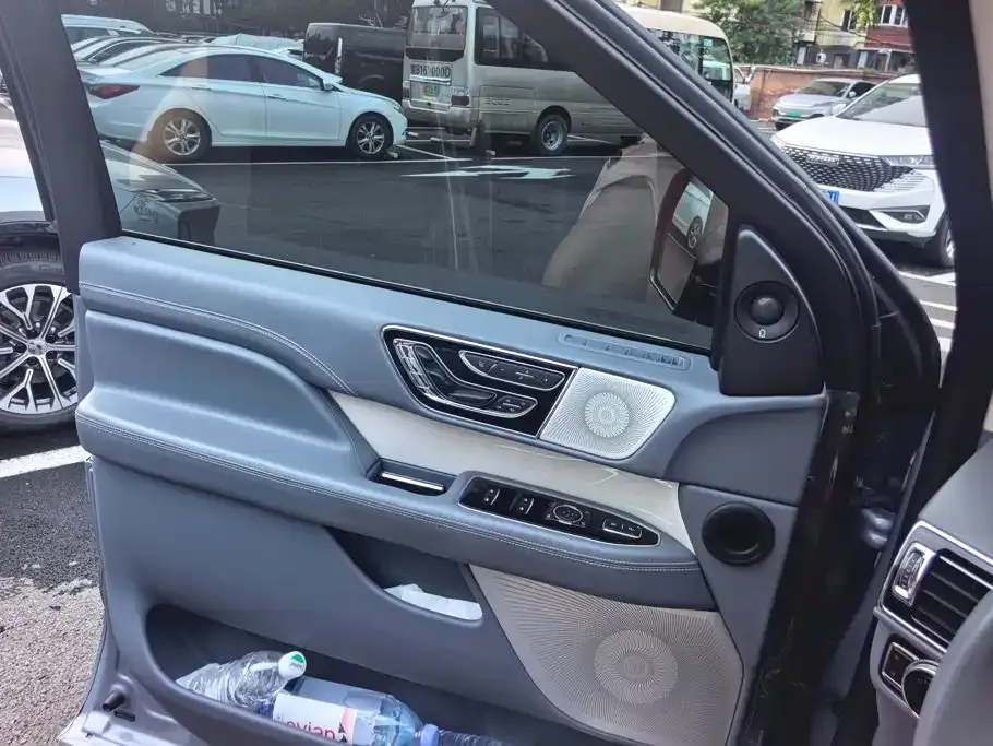 Lincoln Navigator — фото 10