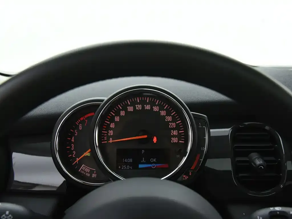 MINI Cooper (3-door) 2023 из CN, фото 2
