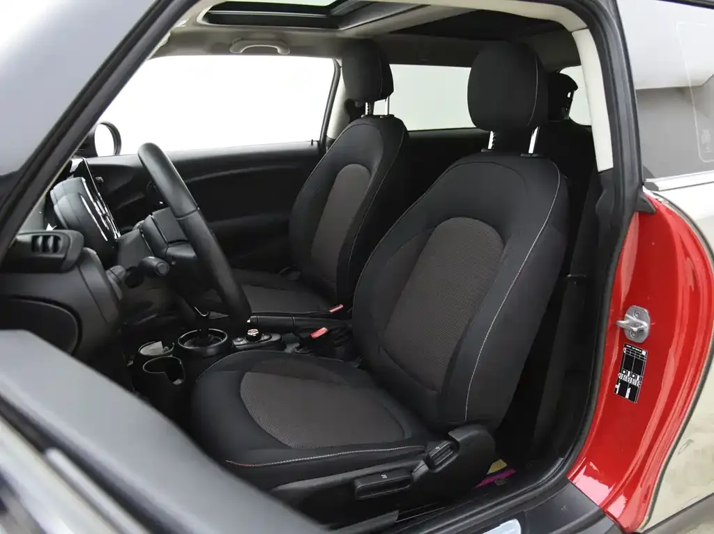 MINI Cooper (3-door) 2023 из CN, фото 9