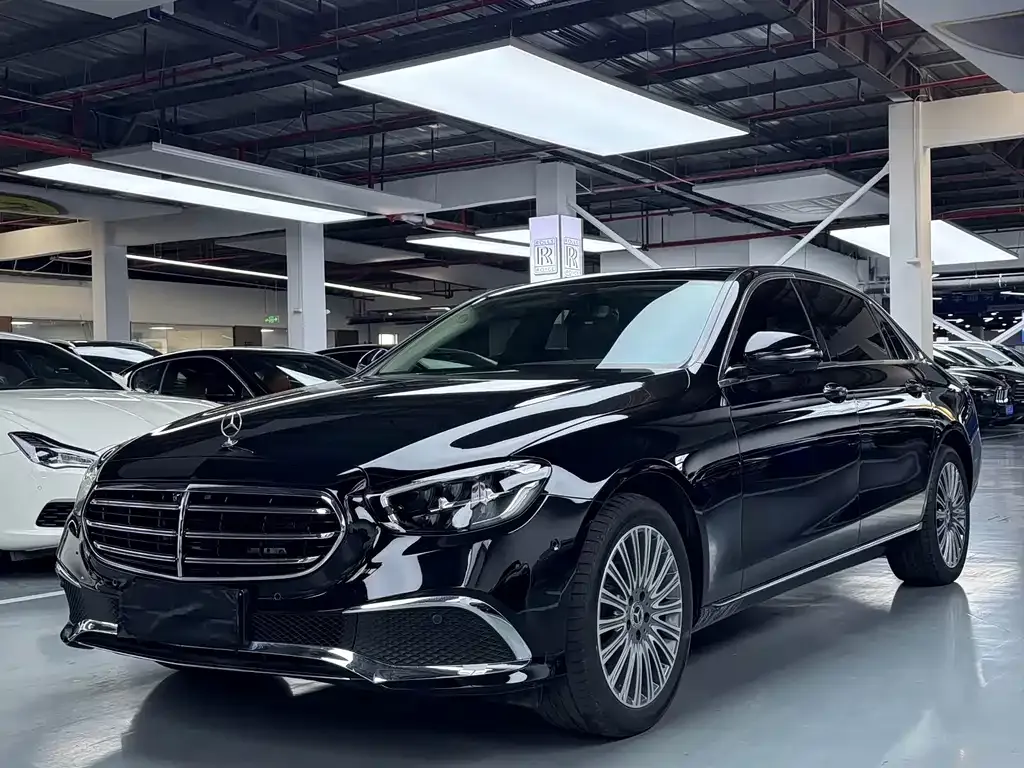 Mercedes-Benz E-Class — фото 1