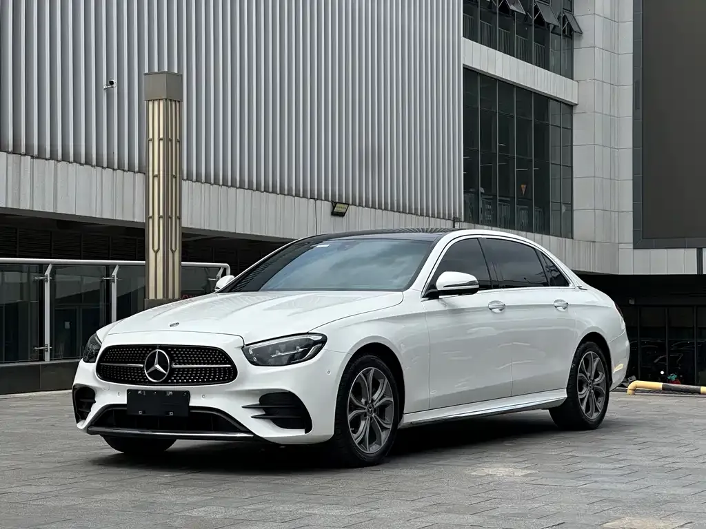 Mercedes-Benz E-Class — фото 1