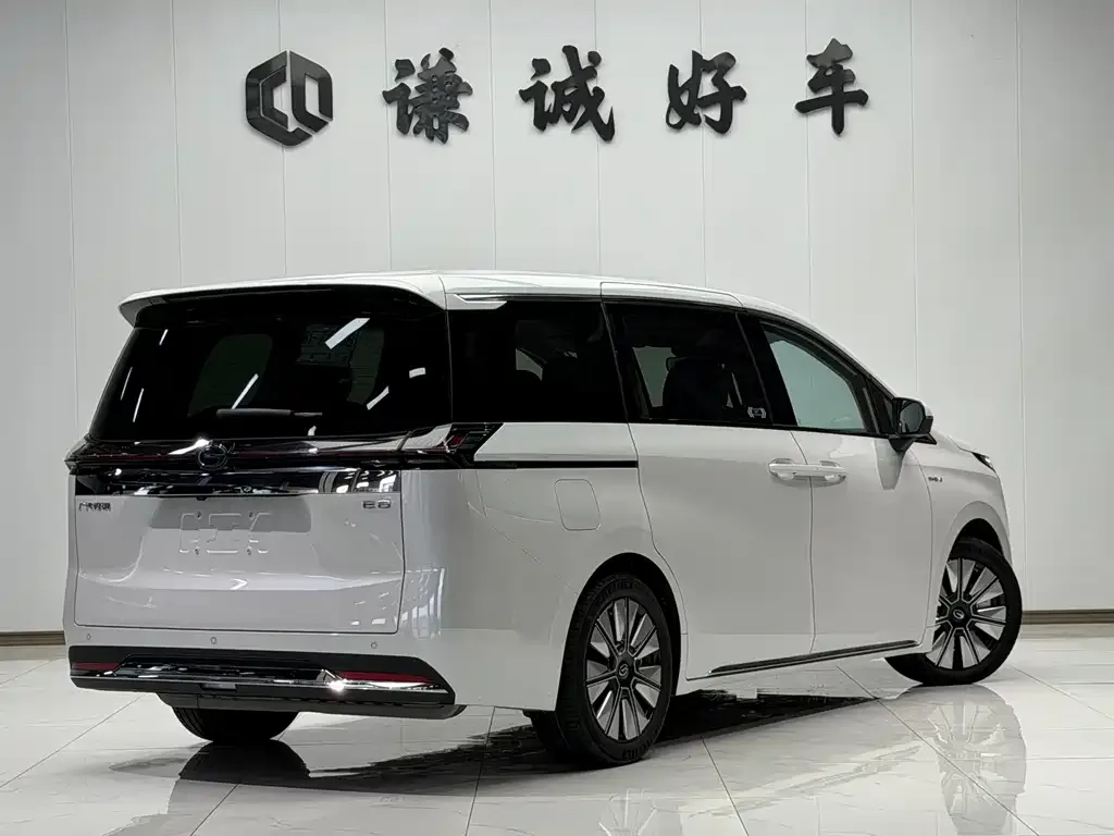 GAC Motor 传祺E8 PHEV — фото 8