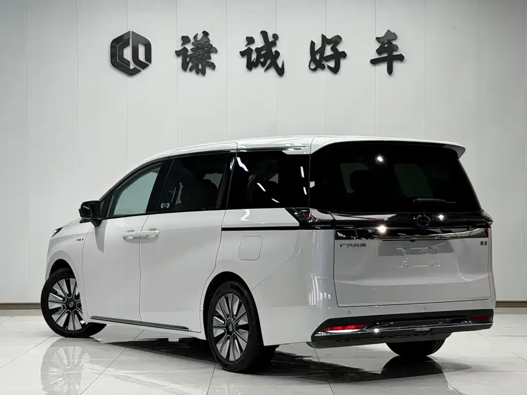 GAC Motor 传祺E8 PHEV — фото 6