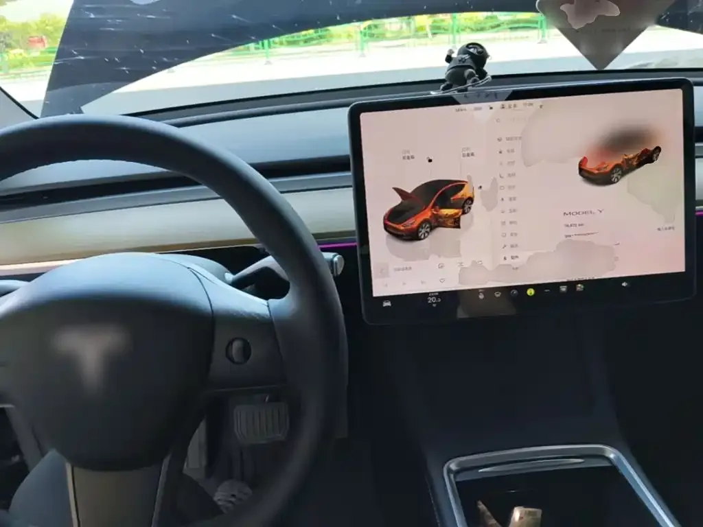Tesla Model Y — фото 3