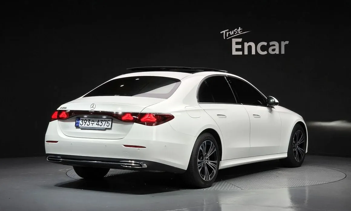 Mercedes-Benz E-Class — фото 4