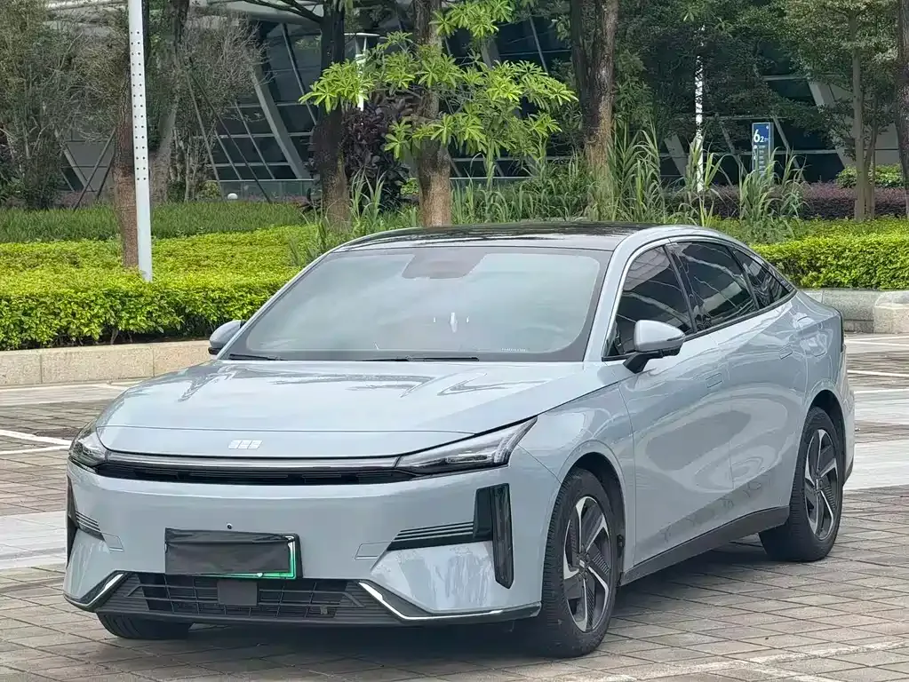 Geely Galaxy L6 — фото 1